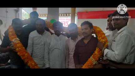 फूलपुर: फूलपुर स्थित एक सामाजिक संस्थान के चेयरमैन जीशान अहमद के आगमन पर लोगों ने किया स्वागत समारोह का आयोजन