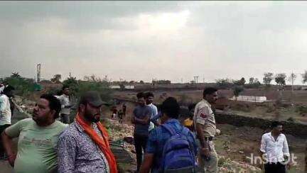 बदरवास: बदरवास थाना क्षेत्र में गाय को बचाने के प्रयास में अनियंत्रित होकर पलटी नेपाली यात्रियों से भरी बस, कई यात्री हुए घायल