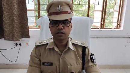 मोतिहारी: पूर्वी चंपारण मोतिहारी जिले के 17 थानों के चरित्र सत्यापन अनावश्यक लंबित रखने पर वेतन धारित करते हुए स्पष्टीकरण