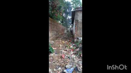 सिसई: कुदरा ग्राम के वार्ड संख्या 08 में टिम्बर रोड पर लोगों का आवागमन बाधित, लोग परेशान