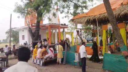 लटेरी: बहादुरपुर सुनखेर में चल रहे यज्ञ और भंडारे में बड़ी संख्या में शामिल हुए ग्रामीण