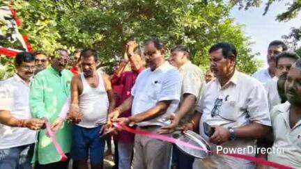 समेली: MLA विजय सिंह ने स्वास्थ्य केंद्र के चहारदीवारी निर्माण कार्य का किया शिलान्यास, अन्य लोग भी रहे मौजूद