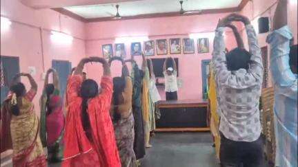 పాణ్యం: ఓర్వకల్లులో యోగాంద్ర 2025 లో టిఓటిలకు ఓర్వకల్ MPDO శ్రీనివాసులు ఆధ్వర్యంలో శిక్షణ కార్యక్రమం