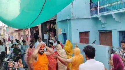 किशनगंज: किशनगंज में पंचकल्याणक में प्रतिष्ठित होकर आई प्रतिमाओं को वेदी में किया गया विराजमान