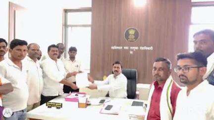 यवतमाळ: प्रधानमंत्री पिक विमा योजनेचा लाभ सरसकट देण्याच्या मागणीसाठी  नेर तहसीलदार यांना निवेदन