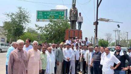 रेवाड़ी: रेवाड़ी में नेहरू और राव अभय सिंह की पुण्यतिथि पर श्रद्धांजलि अर्पित कर उन्हें याद किया गया