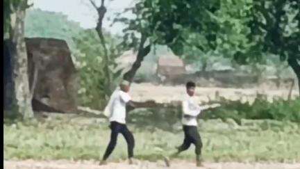 मांट: बकला गांव में चक रोड को लेकर विवाद में सरेआम हथियार लहराकर की गई फायरिंग, वीडियो हुआ वायरल