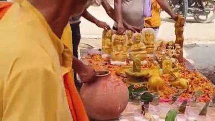 तिर्वा: ठठिया क्षेत्र के ग्राम सुर्सी में भगवान शंकर के मंदिर की स्थापना, प्राण प्रतिष्ठा के लिए निकाली गई धार्मिक यात्रा