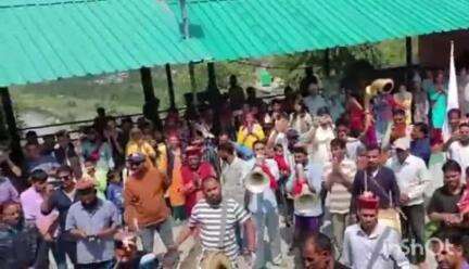 चकराता: बाशिक महासू महाराज बीस दिन के प्रवास के लिए रवाना