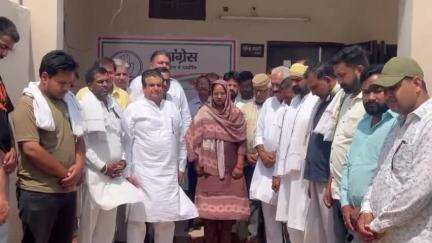 हनुमानगढ़: टाउन जिला कांग्रेस कमेटी कार्यालय में पंडित नेहरू की 61वीं पुण्यतिथि पर कांग्रेसी कार्यकर्ताओं ने दी श्रद्धांजलि