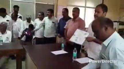 ಗುಂಡ್ಲುಪೇಟೆ: ಪಟ್ಟಣದಲ್ಲಿ‌ 10 ಮಂದಿಗೆ ಸಾಗುವಳಿ ಚೀಟಿ, 82 ಮಂದಿಗೆ ನಿವೇಶನ ಹಕ್ಕುಪತ್ರ ವಿತರಿಸಿದ ಶಾಸಕ ಗಣೇಶ್ ಪ್ರಸಾದ್