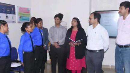 बिलासपुर: कलेक्टर ने कौशल विकास केन्द्र में व्यवसायिक प्रशिक्षण बैच का किया शुभारंभ, चयनित प्रशिक्षणार्थियों को दिया ऑफर लेटर