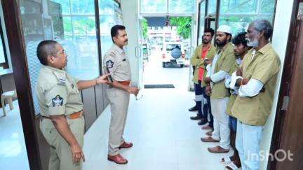నగరంలో ఆటో నడిపే డ్రైవర్లు బాధ్యతగా ఉండాలని వన్ టౌన్ సీఐ హెచ్చరిక