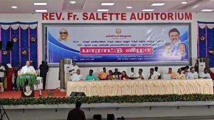 காளையார்கோவில்: "10ம் வகுப்புத் தேர்வில் மாநிலத்தில் முதலிடம்" - பேருந்து நிலையம் அருகே பாராட்டு விழாவில் அமைச்சர் பெரியகருப்பன் பெருமிதம்