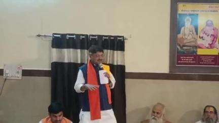 मझगवां: चित्रकूट में संतों ने मांगा मुआवजा, मंत्री कैलाश विजयवर्गीय ने कहा- क्या वे बढ़ी हुई आय का आधा हिस्सा सरकार को देंगे ?