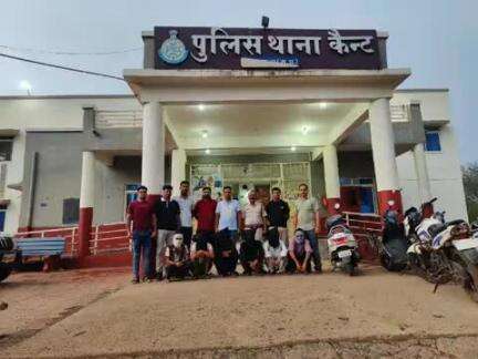 गुना नगर: कैंट थाना पुलिस ने डकैती की योजना बना रहे छह बदमाशों को पकड़ा