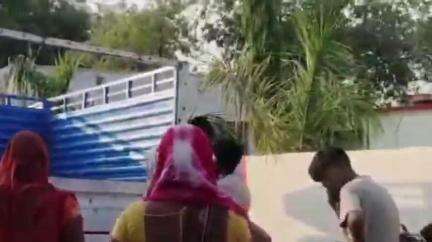 जखनिया: दुल्लहपुर के ओड़राई गांव के पास दर्दनाक सड़क हादसा, टेंपो और बाइक की भिड़ंत में पिता की मौत, मां-बेटी गंभीर घायल