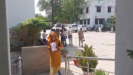 मंझनपुर: मंझनपुर में बुजुर्ग को जमीन दिखाकर ₹100000 लिए, ना कर रहा बैनामा, ना दे रहा पैसे वापस, एसपी से की गई शिकायत