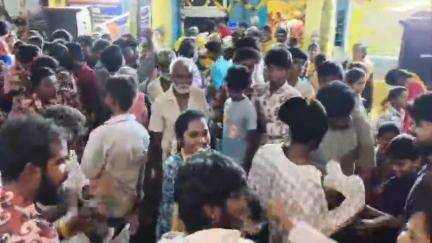 வேடசந்தூர்: கடைவீதி மாரியம்மன் கோவிலில் தீமிதி திருவிழா