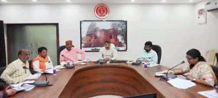 कवर्धा: कलेक्टर ने जिला सभाकक्ष में जिला खनिज संस्थान न्यास की बैठक ली, विकास कार्यों की की गई समीक्षा