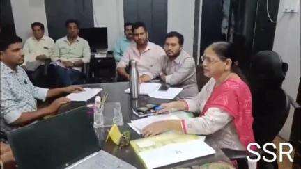 रतलाम नगर: सीएमएचओ ने सीएम हेल्पलाइन की समीक्षा बैठक सीएमएचओ कार्यालय जिला चिकित्सालय रतलाम पर  आयोजित की गई।