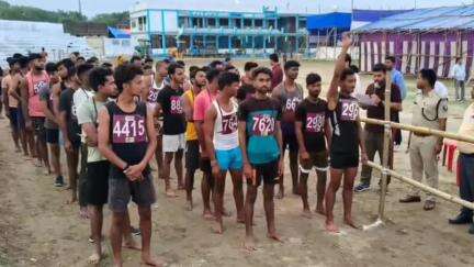 अररिया: अररिया कॉलेज स्टेडियम में आयोजित होमगार्ड शारीरिक दक्षता जांच परीक्षा में तीसरे दिन 111 अभ्यर्थी हुए सफल