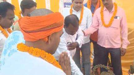 तिलौथू: सैनिक स्कूल में चयनित रौशनी कुमारी को विद्यालय प्रबंधक ने किया सम्मानित
