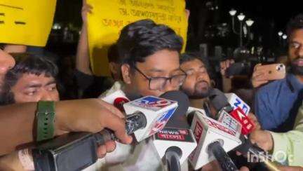 রাজারহাট: একটা হাস্যকর-লজ্জাজনক প্রতিষ্ঠান হিসেবে এই স্বাস্থ্য ভবন তৈরি হয়েছে : নিউটাউনে মন্তব্য ডক্টর অনিকেত মাহাতোর
