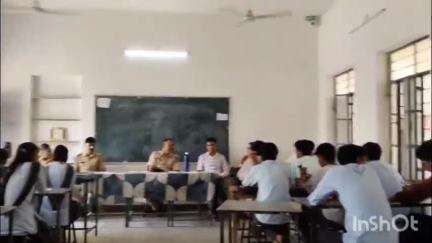 भीलवाड़ा: महात्मा गांधी रा. उ. मा. विद्यालय पुलिस लाईन में समाज सेवा शिविर में छात्र-छात्राओं को पुलिस ने दी यातायात नियमों की जानकारी