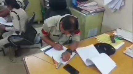 गोहरगंज: औबेदुल्लागंज वार्ड 14 में तलवार लहराकर लोगों को धमकाने वाले युवक को पुलिस ने किया गिरफ्तार