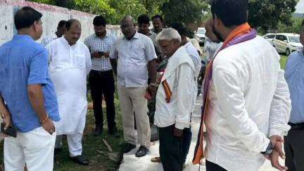 ଅନୁଗୋଳ: ବାଲିପଶି ଗ୍ରାମରେ ବିଭିନ୍ନ ଉନ୍ନୟମୂଳକ କାର୍ଯ୍ୟ ପରିଦର୍ଶନ କଲେ ପାଳଲହଡା ବିଧାୟକ