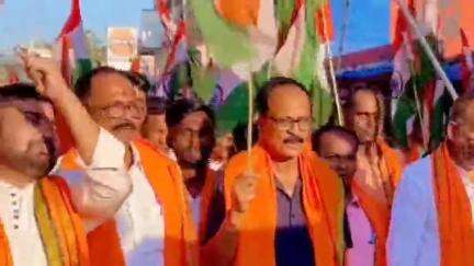 चकिया पिपरा: 'ऑपरेशन सिंदूर' की ऐतिहासिक सफलता पर भारतीय सेना के साहस को नमन करते हुए चकिया में निकाली गई भव्य तिरंगा यात्रा