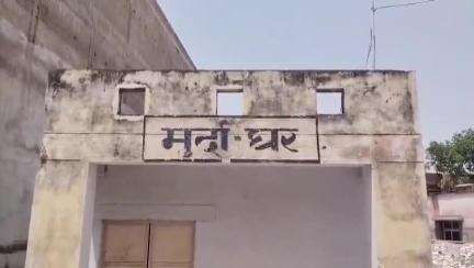 महोबा: महोबा के काली पहाड़ी गांव के पास अज्ञात वाहन की टक्कर से बाइक सवार की हुई दर्दनाक मौत, पुलिस ने शव का कराया पोस्टमार्टम