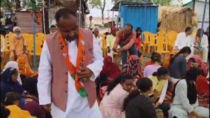 शिवसागर: शिवसागर में पीएम मोदी के आगमन की खुशी में मुस्लिम महिलाओं ने रचाई मेहंदी, पूर्व विधायक ललन पासवान ने कहा- यह गौरव की बात है