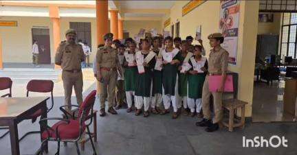 धामपुर: अफजलगढ़ में पुलिस ने साईबर क्राइम को लेकर छात्र-छात्राओं को जागरूक किया, हेल्पलाइन नंबर की जानकारी दी