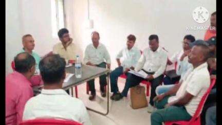 रामगढ़: सीसीएल सिरका कार्यालय में चाणक बस्ती के ग्रामीणों की समस्याओं को लेकर सिरका प्रबंधन के साथ हुई बैठक
