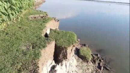 ধুবুৰী ভাগ: গোলকগঞ্জৰ গংগাধৰৰ প্ৰৱল গৰাখহনীয়াত চকুৰ সন্মুখতে মুহূৰ্ততে গংগাধৰ নৈত জাঁহ গল  হাজাৰ হাজাৰ বিঘা কৃষি ভূমি