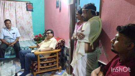 হেলেম: গহপুৰৰ তিনি গৰাকী মৃতকৰ পৰিয়ালবৰ্গৰ বাসগৃহত বিধায়ক উৎপল বৰাৰ সমবেদনা