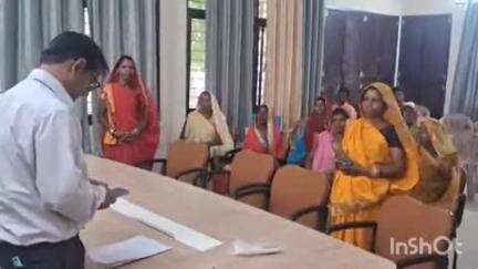 निवास: निवास में जल संकट: चौदस की महिलाओं ने कहा, मजबूरी में पी रहे नदी का गंदा पानी, दिया आवेदन