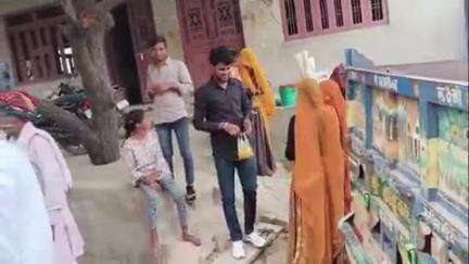 देवली: टोंक जिले के देवली उनियारा विधानसभा क्षेत्र में गुर्जर महापंचायत के निमंत्रण के लिए बांटे गए पीले चावल