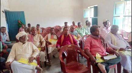 केवटी रनवे: ई-किसान भवन केवटी में खरीफ फसल कार्यशाला का आयोजन, किसान नहीं पहुंचे, कुर्सियां खाली रहीं