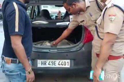 हरिद्वार: SSP परमेंद्र डोबाल के आदेश पर जिले में प्रमुख चौराहों पर चलाया गया चेकिंग अभियान, वाहनों की तलाशी हुई