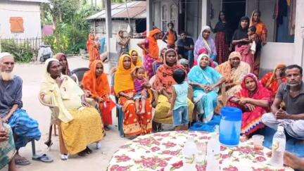 ধুবুৰী ভাগ: চিল্কিখাতাত ৰাইজৰ লগত মত বিনিময় নৱ নিৰ্বাচিত জিলা পৰিষদৰ সদস্য ছফুৰা খাতুনৰ