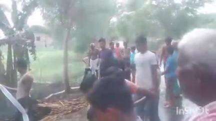छौड़ाही: मध्य विद्यालय ऐजनी के पास केला बगान में शॉर्ट सर्किट से आग, लगभग ₹20000 का नुकसान