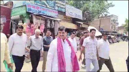 इटावा: बसरेहर कस्बे में पहुंचे सपा महासचिव शिवपाल सिंह यादव, मीडिया से कई मुद्दों पर अपनी प्रतिक्रिया दी