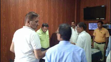 केवटी रनवे: सिविल सर्जन ने किया सामुदायिक स्वास्थ्य केंद्र केवटी का निरीक्षण, आयुष्मान कार्ड में तेज़ी लाने का दिया निर्देश