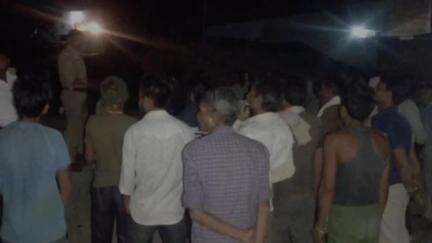 बिजावर: धरमपुरा में बिजावर थाना प्रभारी ने लोगों के साथ किया जनसंवाद, सुनीं समस्याएं