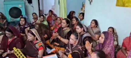 मुंगावली: रामायण महिला मंडल समिति द्वारा पिछले 3 सालों से घर और मंदिर में रामायण चौपाईयों का पाठ किया जा रहा है