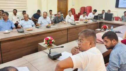 নলবাৰী: অতিৰিক্ত আয়ুক্তৰ উপস্থিতিত বানপানী প্রস্তুতি সন্দৰ্ভত জিলা আয়ুক্ত কাৰ্যালয়ত  বৈঠক