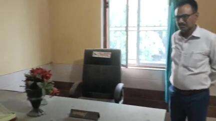 बेल्थरा रोड: बेल्थरारोड तहसील अधिवक्ता एसोसिएशन के अध्यक्ष के बदहाल चेंबर पर पूर्व अध्यक्ष ने जताया दुख, इस्तेमाल में लाने की मांग की